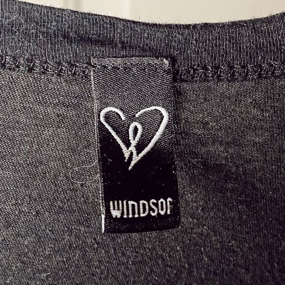 WINDSOR Women’s Oversized Distressed Graphic Tee - Picture 8 of 8